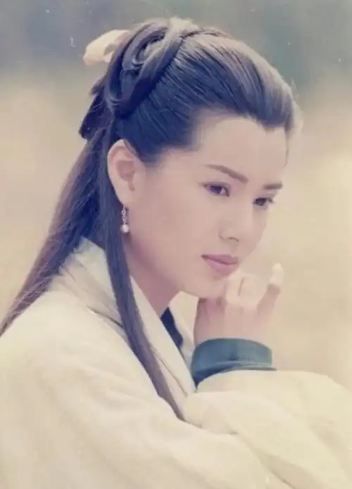 《天龙八部》中的王语嫣更是没美的不可方物,与表哥慕容复段誉的感情