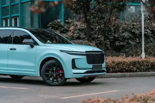 理想one改色冰川蓝清爽的感觉油然而生