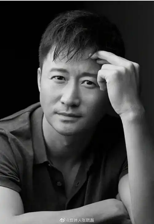 当初吴京拍《战狼2》,花掉了2亿投资还是不够,于是吴京抵押了自己的