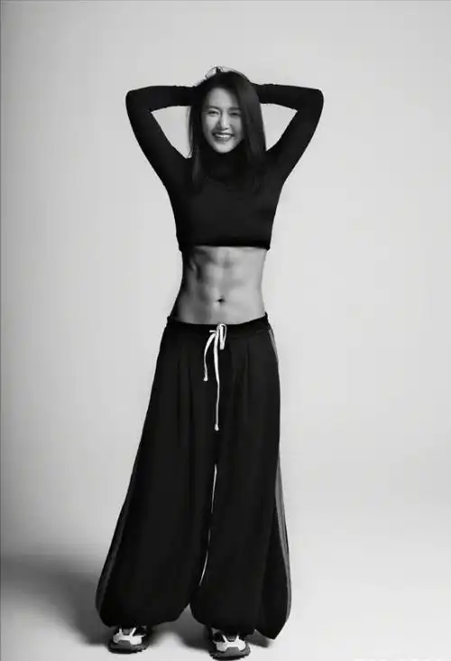 "歌手"谭维维,健身房秀腹肌,37岁宛如少女,好身材一览无遗_脂肪_有氧