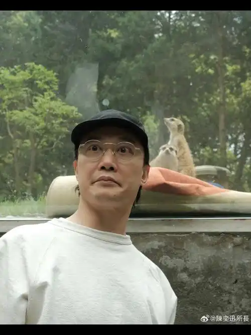 陈奕迅给大家拜个早年#好幼稚好可爱每一张都模仿到了精髓