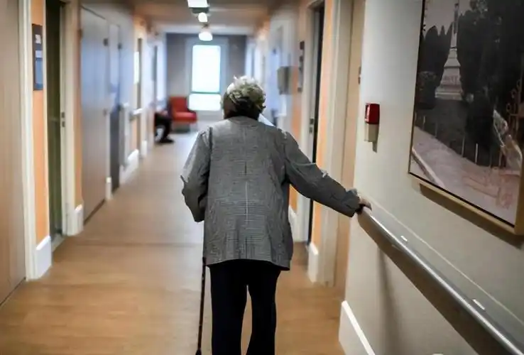 回顾2020年上海老人被4个子女送养老院后多次试图逃离我想回家