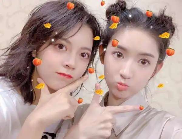 所有人都在为张子枫高考加油,唯独她为赵今麦打call,还差点连累肖战