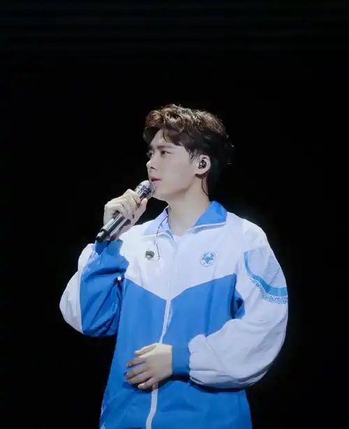 挑战每天按相册顺序发一张李易峰的照片