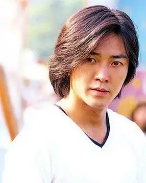 今天带大家看看,在那个没有美颜 滤镜和ps的年代,那些惊艳了时光的