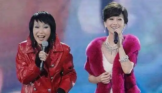 国际章合影输的最惨的一次,吉克隽逸和刘亦菲合影堪称黑白配!