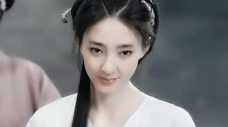 每个演员都有自己适合的装扮和领域,王丽坤最让人惊艳的便是她的古装