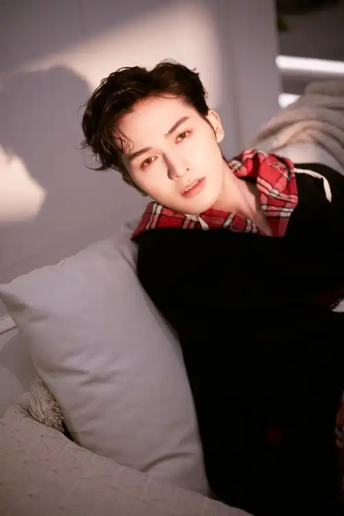 朱正廷超话#朱正廷九州朱颜记#新年的钟声敲响2021年农历新年的第一天