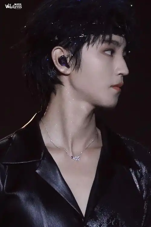 瞬间心都空了,好绝美好有侠气@tfboys-王俊凯#tfboys演唱会绝世大刀