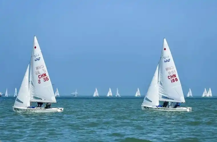 中国帆船借改革东风破浪前行