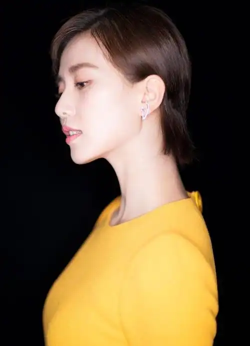 侧脸绝美的女明星们