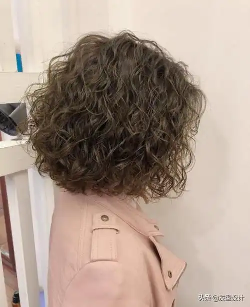 炎炎夏日来款流行短发烫发发型做夏季清新优雅短发小仙女吧,发型 流行