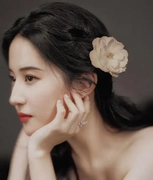 凸嘴短下巴塌鼻梁面中凹陷这些女明星的侧脸也太真实了