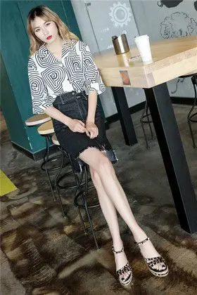 草编坡跟高跟凉鞋女夏搭配