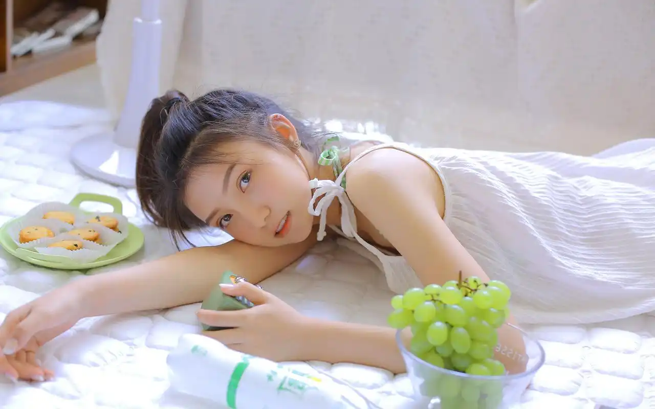 可爱俏皮女生性感写真高清桌面壁纸