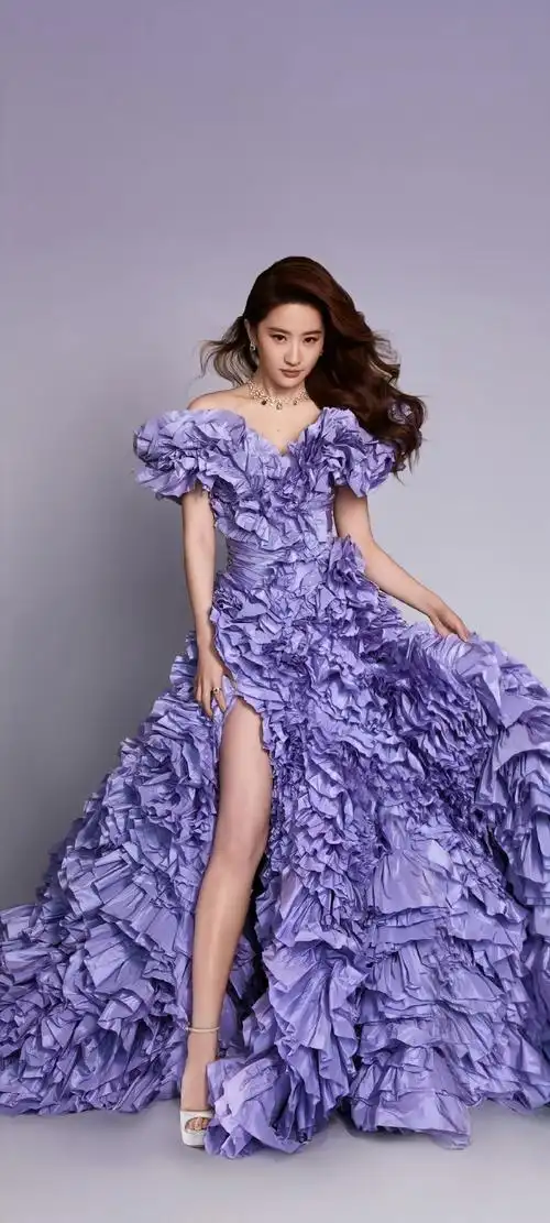 刘亦菲蓝色v领吊带裙