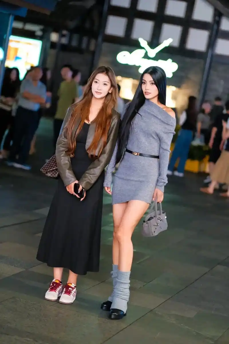 成都太古里街拍 秋日街头.91 #丢出一条图文锦囊  #路人 - 抖音