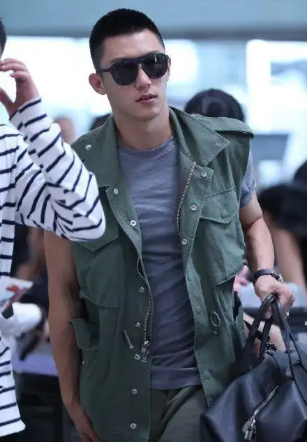 黄景瑜黑超板寸荷尔蒙爆棚