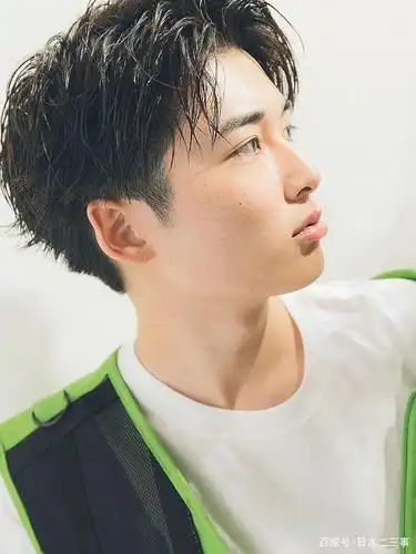 日本男生的"帅气"发型走红ins,网友:令人眼前一亮