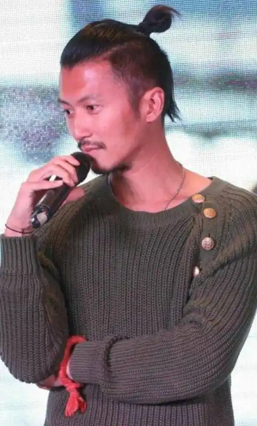 "大叔"尝试丸子头,陈坤毫无痞帅气质,刘德华再创经典造型!