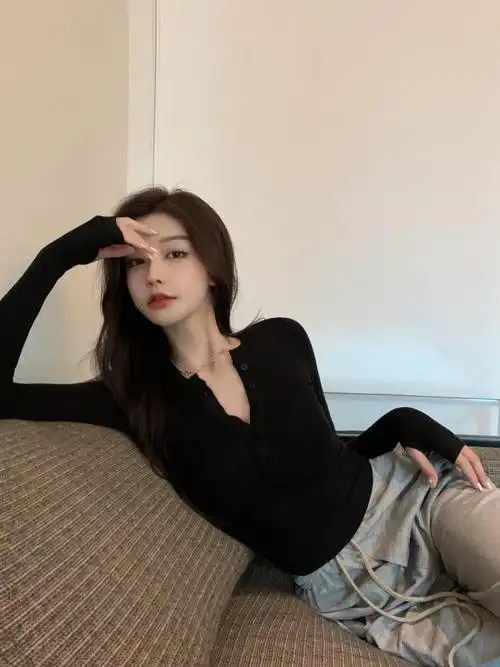 高端轻奢网红t恤女ins超火设计感小众纯欲风甜辣妹紧身短款蓝色长袖