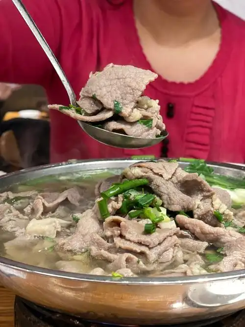 来新街口一定要吃这家牛肉锅好吃到01