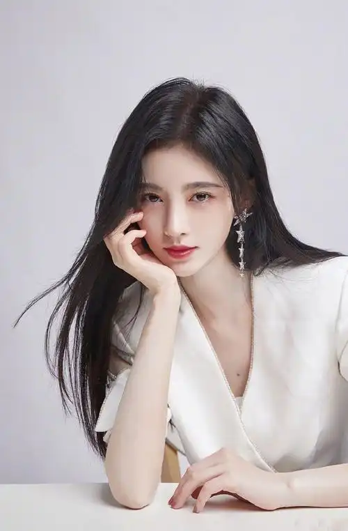 鞠婧祎酷飒甜美代言写真图片14