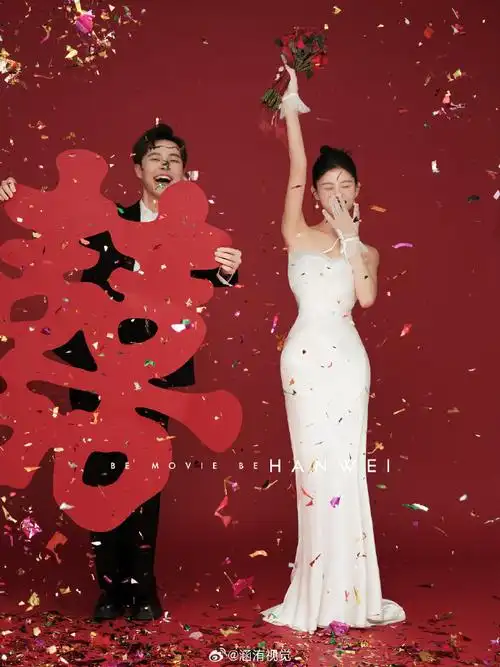结婚必拍的红底极简喜嫁风婚纱照!