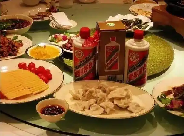 买茅台时,赠的两个小酒杯只是喝酒用的?不对,其中大有"秘密"