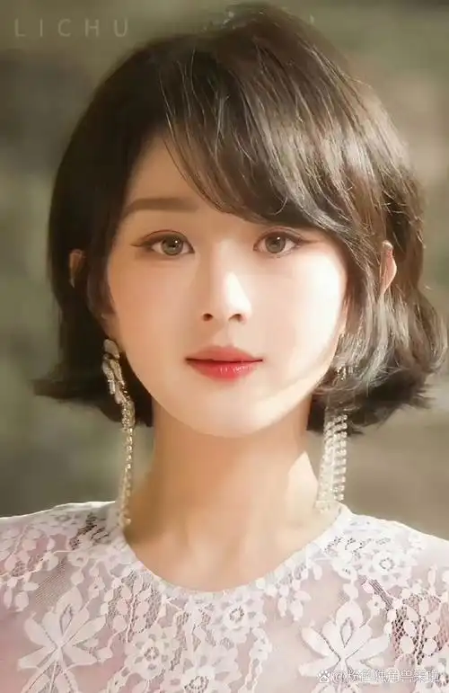 赵丽颖短发造型非常美,既有女王般的气场又有独特的