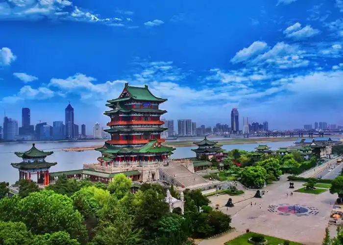 高等教育进一步发展,江西省也新增一所本科大学,学生表示很期待