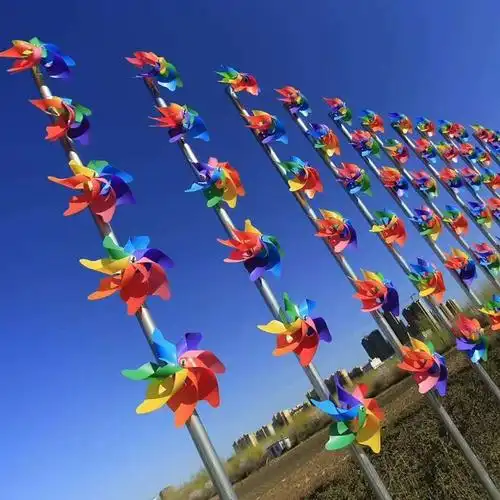 七彩风车户外布置公园庭院幼儿园旋转大风车串装饰儿童手拿玩具