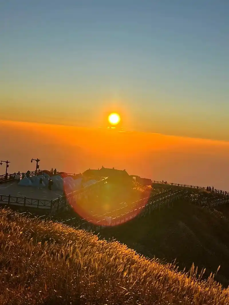 落日余晖映晚霞一抹夕阳美如画 #武功山