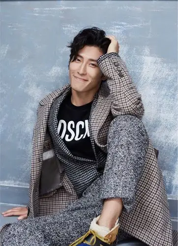 窦骁封面大片曝光笑容暖力max