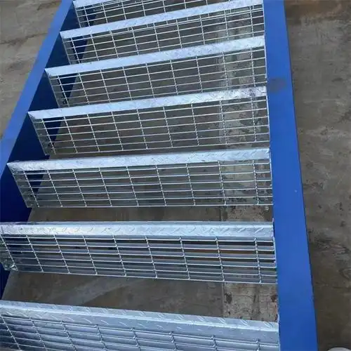 热镀锌楼梯踏步板 防滑板 莱昌钢格板厂 拉长音