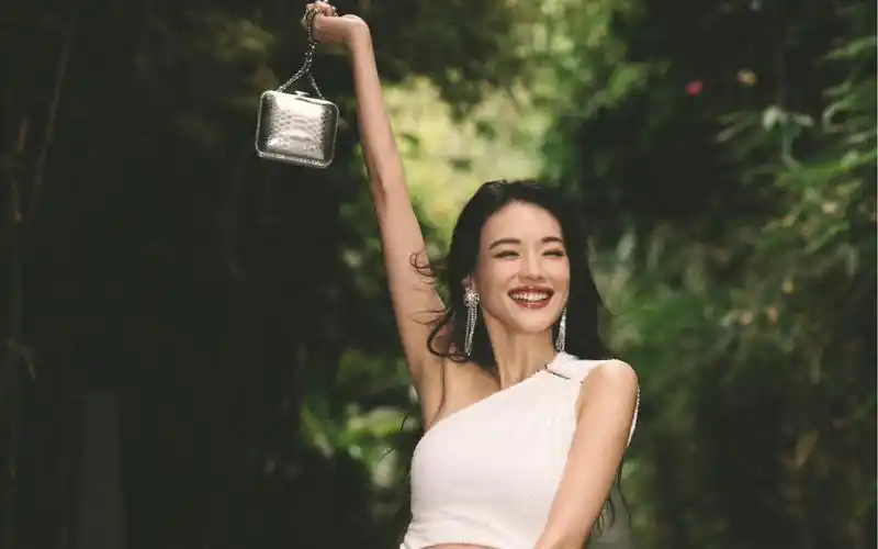 舒淇一笑,心都颤动了!