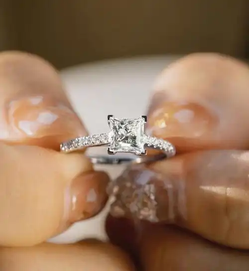 一克拉公主方钻戒