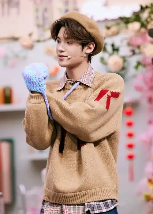 黄明昊《你好星期六》贝雷帽造型是超级治愈 元气可爱的甜豆一枚