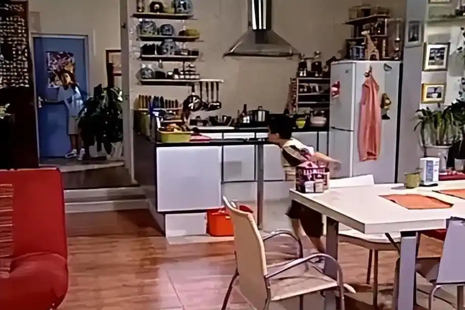 家有儿女》:穿帮镜头大揭秘 家有儿女》是一部陪伴我们童年的电视剧