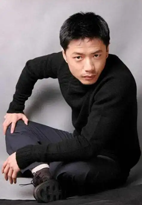 段奕宏:娶了日籍师妹为妻,结婚11年无绯闻,活成人生赢家