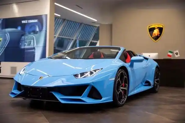 兰博基尼evo四驱版爱琴海蓝色漆面