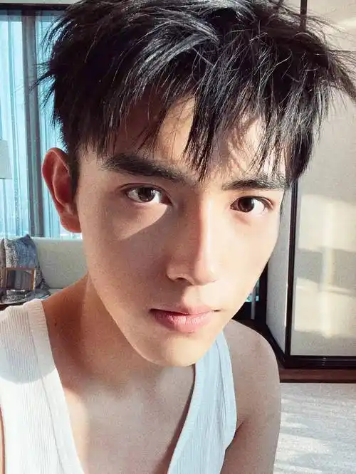 95后男演员不得不转型,00后小辈飞速赶超,谁是下一届流量王者?