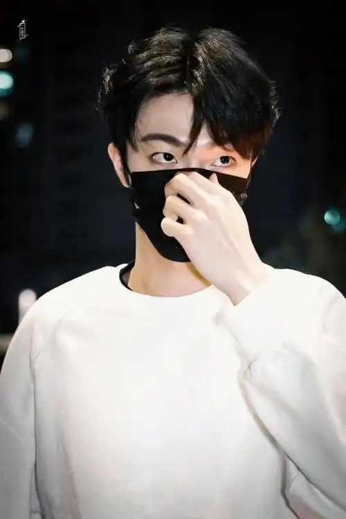 陈立农中分发型好帅啊