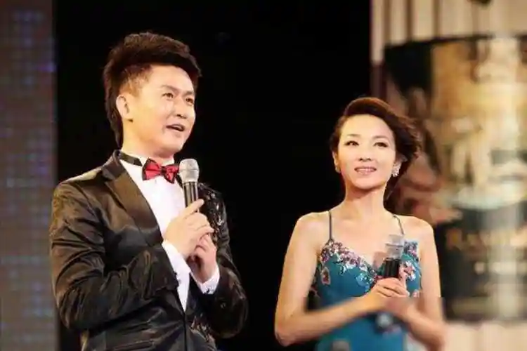 管彤与韩红传绯闻41岁结婚42岁高龄生子现在过得怎样