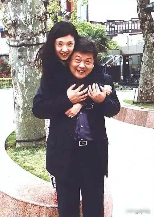 冯小刚主持葬礼张国立痛念悼词他的逝世让半个娱乐圈哭泣