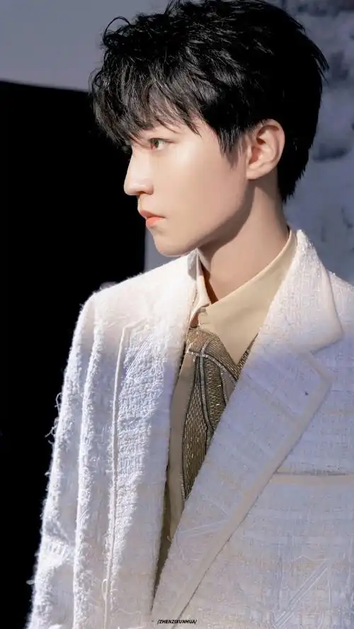 王俊凯超话  存档人间维纳斯的诞生日(真的好喜欢看王俊凯的采访)