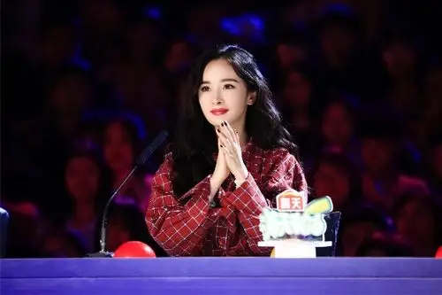 综艺新闻   杨幂逗趣调侃"北京腔",一秒get"腹语"技能   第二期节目中