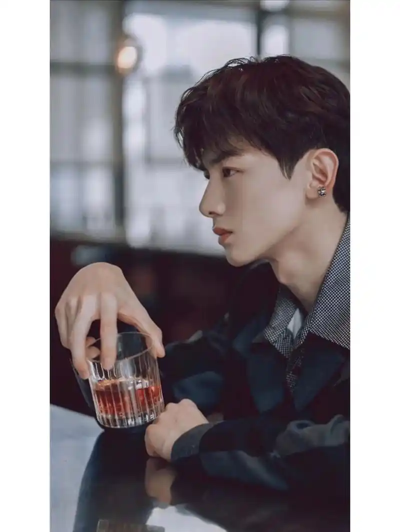 白鸽进!白敬亭神仙图片