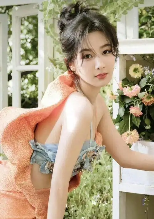 杨紫31岁生日长相思放出小夭新造型出道23年实绩满满