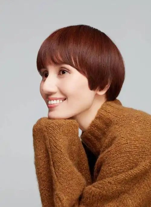 原创45岁女人显年轻的发型有哪些中长直发或卷发都很好时尚又优雅